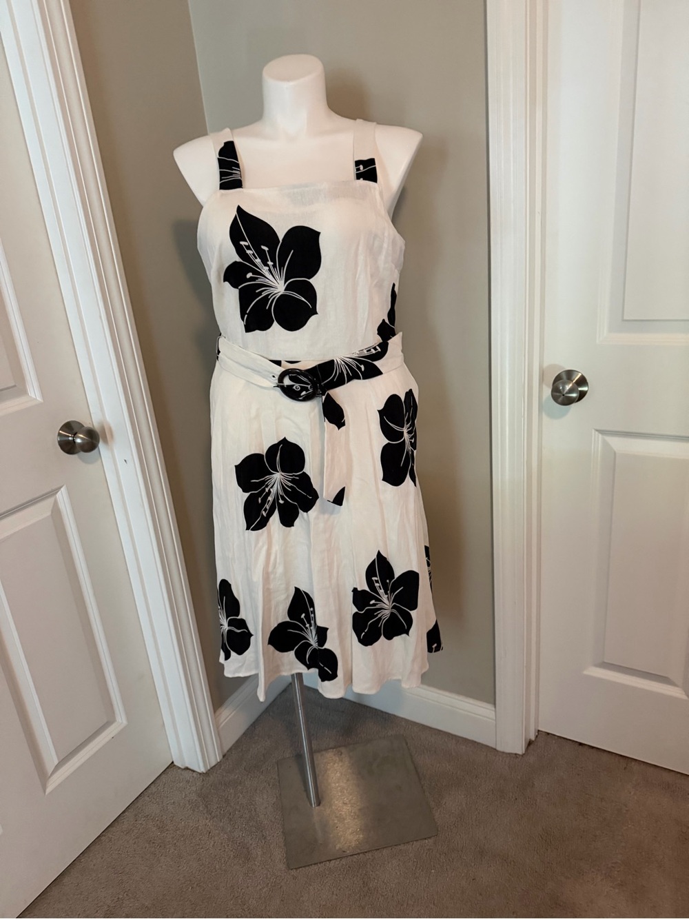 NWT Who What Wear White and Black Floral A-Line Dress with Belt